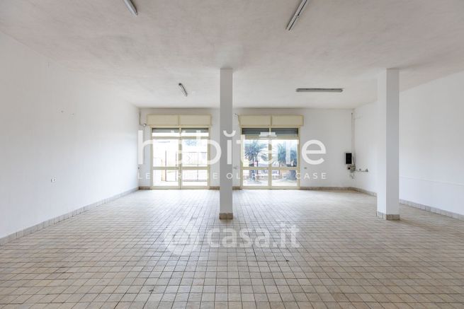 Capannone in commerciale in Via Francesco Riso 15