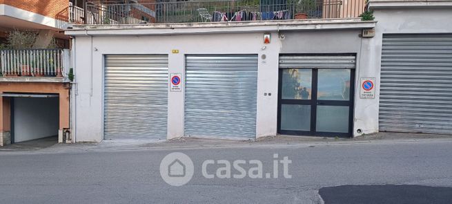 Box/posto auto in residenziale in Via Madonna degli Angeli 132
