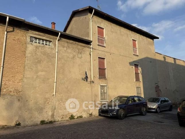 Casa indipendente in residenziale in Via Novara 4