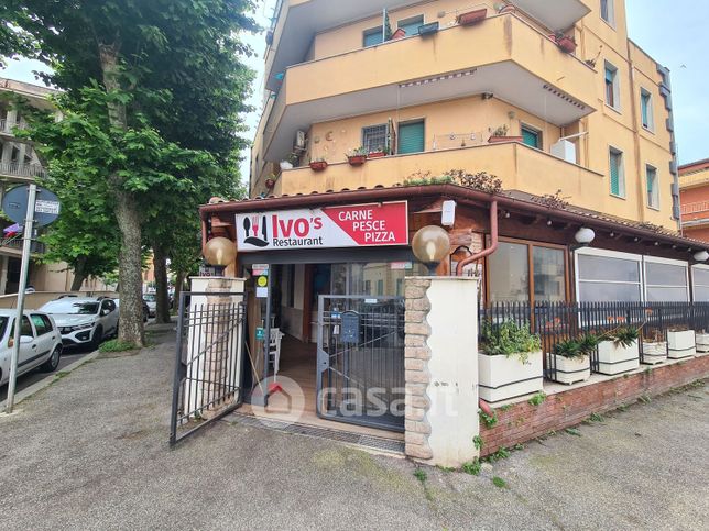Negozio/locale commerciale in commerciale in Via del Serbatoio