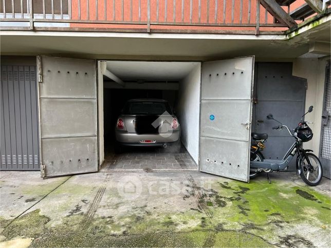 Box/posto auto in residenziale in Via G. Suardi 7