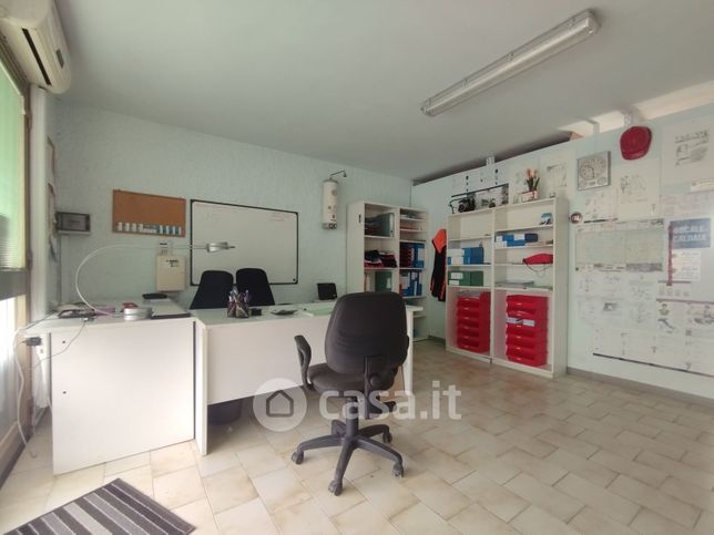 Ufficio in commerciale in Via Giovanni Cimabue 19