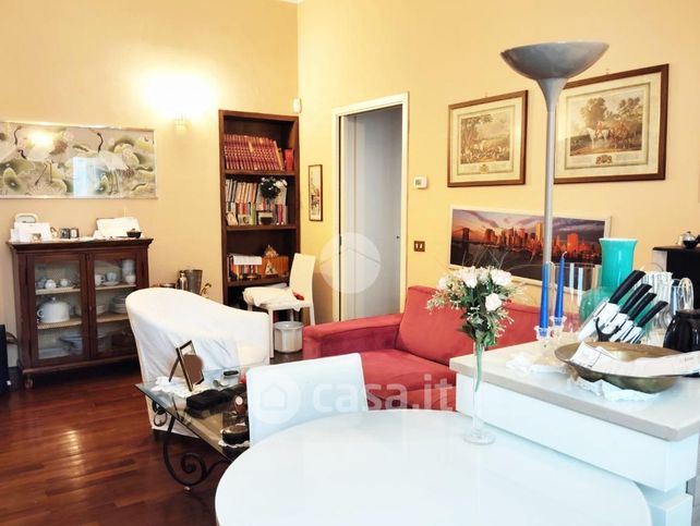 Appartamento in residenziale in Via Legnone 69