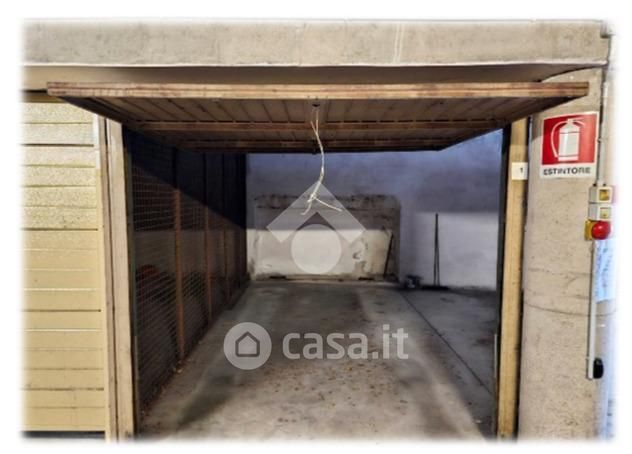 Box/posto auto in residenziale in Via GiosuÃ¨ Carducci