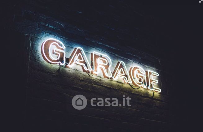 Garage/posto auto in residenziale in Via Genova 45