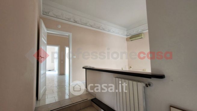 Ufficio in commerciale in 