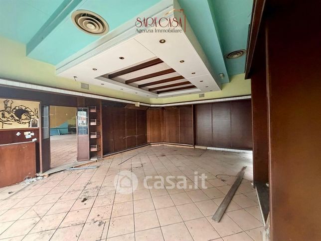 Capannone in commerciale in 
