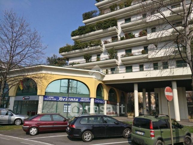 Ufficio in commerciale in Via Lattanzio Gambara 39