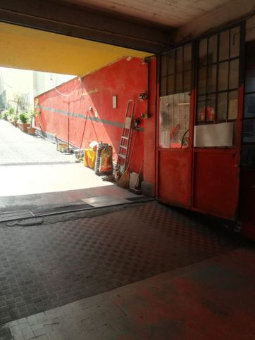 Capannone in commerciale in 