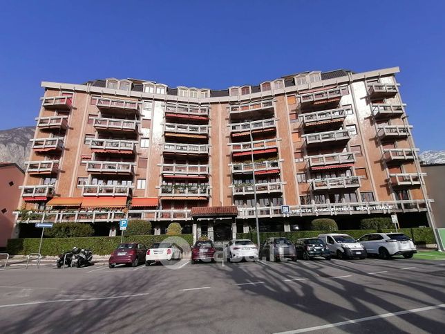 Appartamento in residenziale in Lungolario Cesare Battisti 12