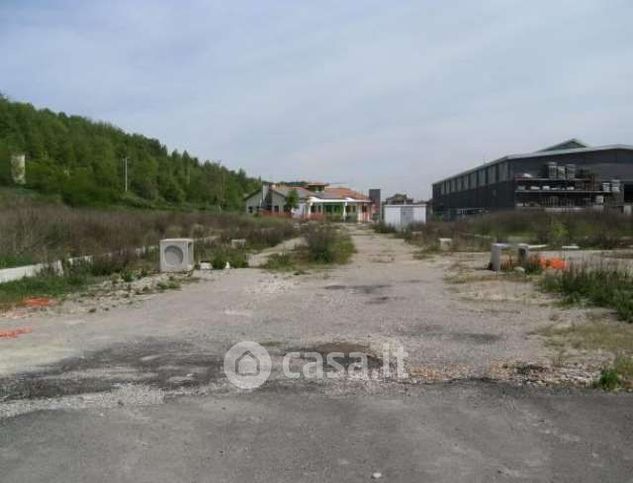 Terreno edificabile in residenziale in Via Radici Nord