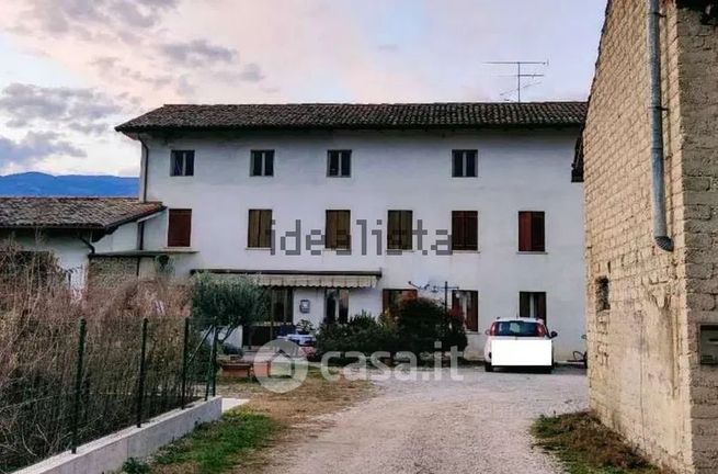 Casa indipendente in residenziale in Via Duca D'Aosta 34