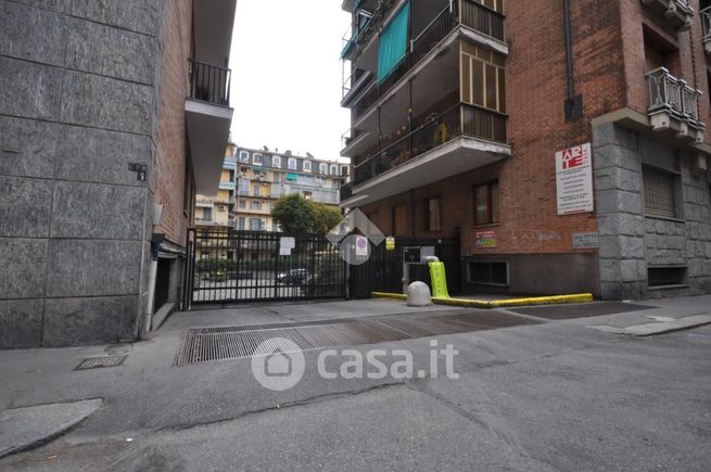 Garage/posto auto in residenziale in Via Tommaso Grossi 3