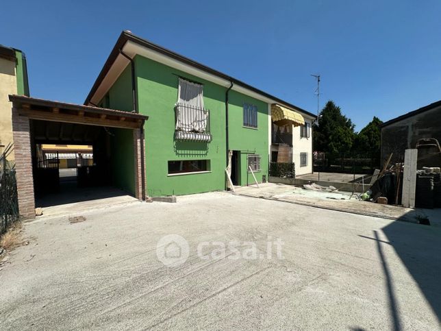 Casa indipendente in residenziale in Via Roma