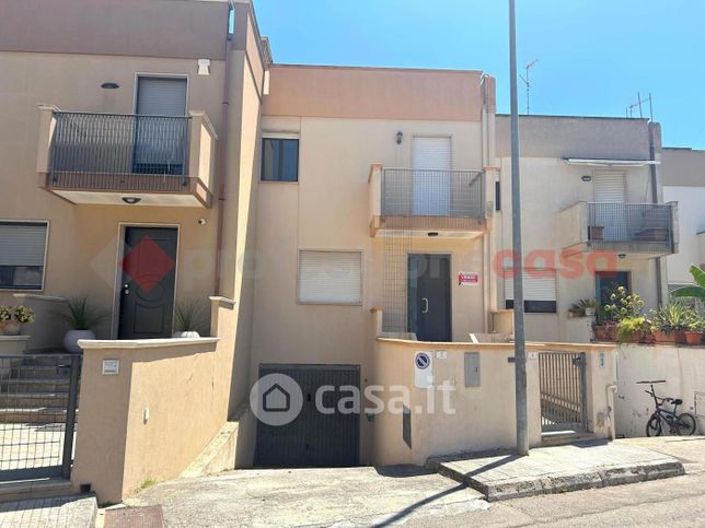 Casa indipendente in residenziale in Piazza Gerolamo Comi 4