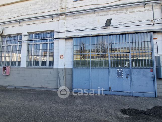 Capannone in commerciale in Corso Europa 83