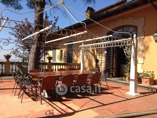 Casa indipendente in residenziale in 