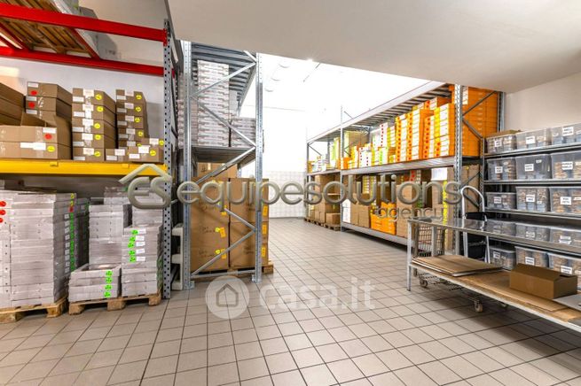 Capannone in commerciale in Via Crespi