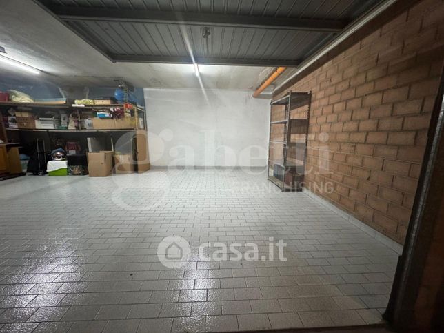 Box/posto auto in residenziale in Via Verona