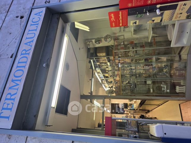 Attivitã /licenza (con o senza mura) in commerciale in Via Tuscolana