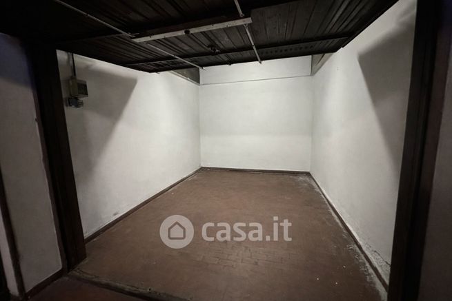 Box/posto auto in residenziale in correggio