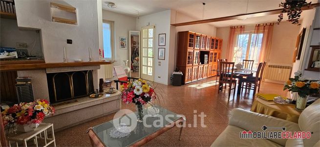 Villa in residenziale in 