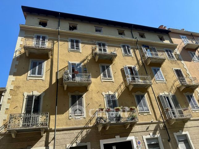 Appartamento in residenziale in Via Serrano 12