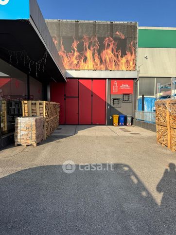 Capannone in commerciale in Via Conegliano