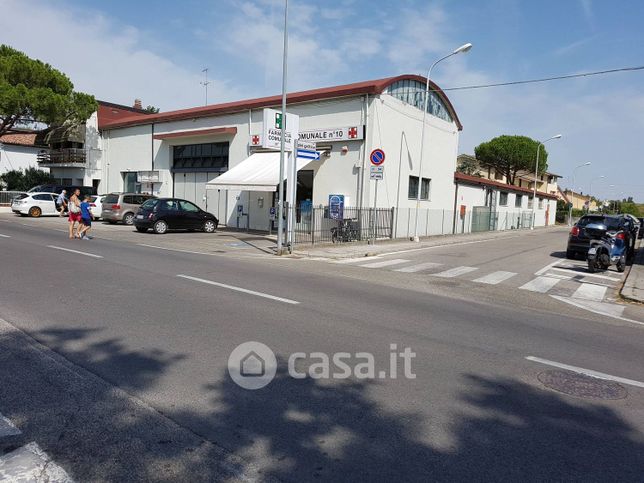 Capannone in commerciale in Via Dismano
