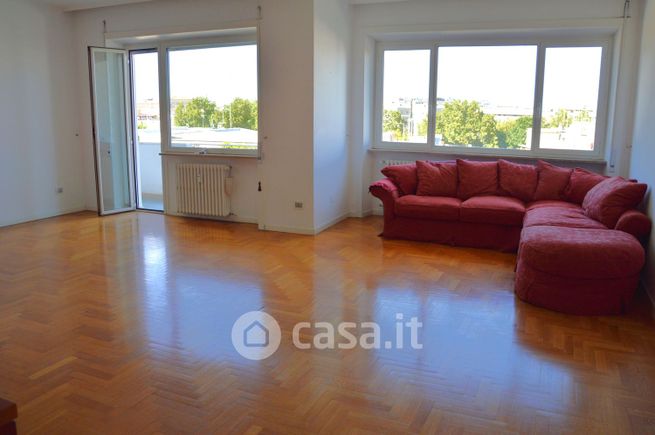 Appartamento in residenziale in Via Gallia 26