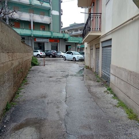 Box/posto auto in residenziale in Viale Teracati 132