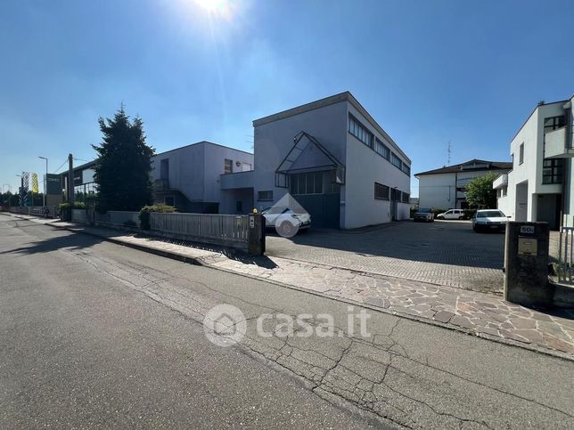 Capannone in commerciale in Via Lama di Quartirolo 50