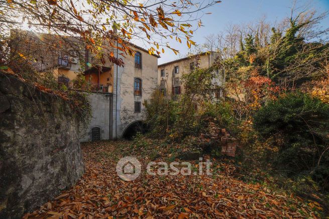 Casa indipendente in residenziale in Via della Stazione 22