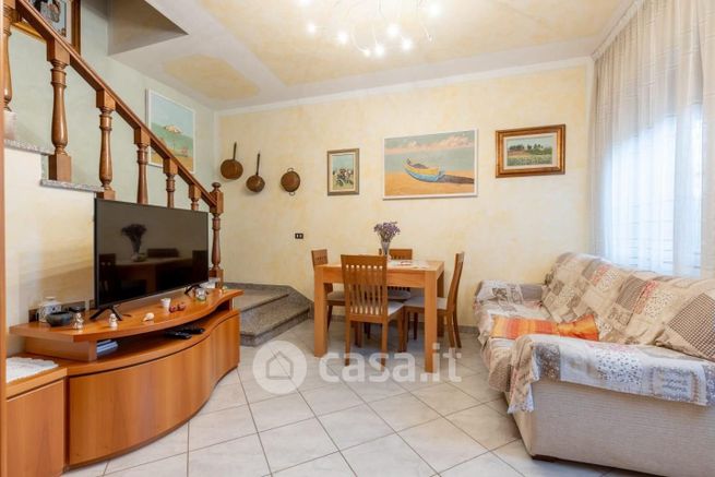 Casa bi/trifamiliare in residenziale in Via di Borra