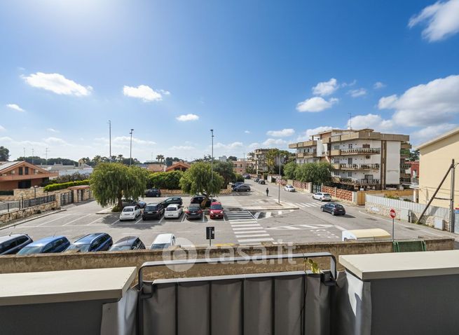 Appartamento in residenziale in Via Achille de Pascale 13