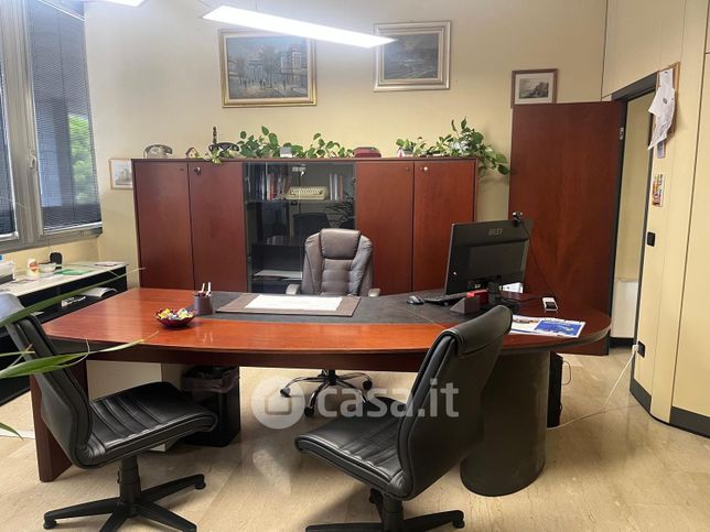 Ufficio in commerciale in Via Don Abbo il Santo 12
