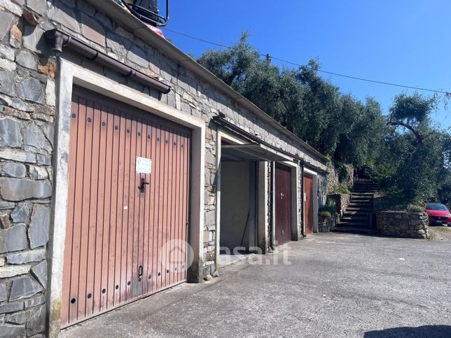 Box/posto auto in residenziale in Salita Monti