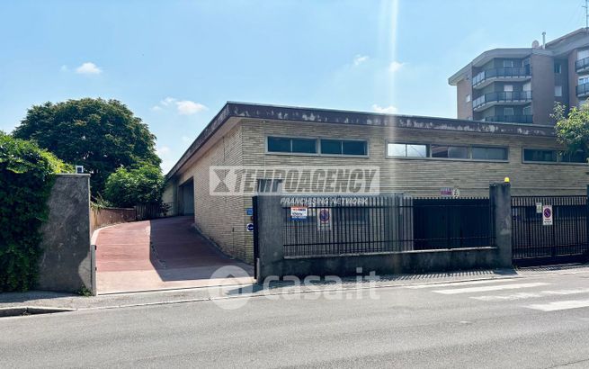 Box/posto auto in residenziale in Via Lillo del Duca 11