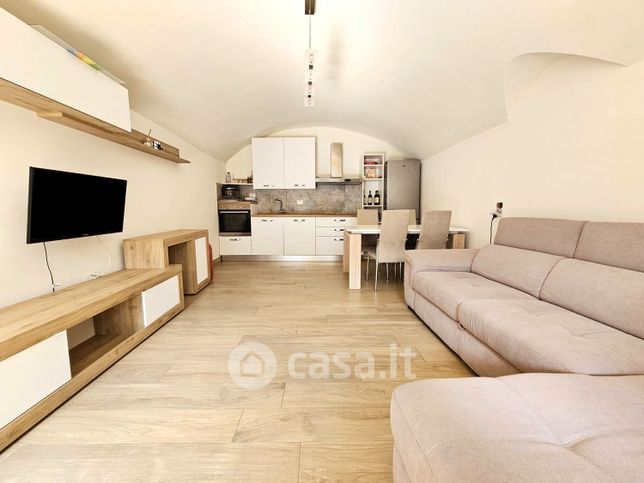 Casa indipendente in residenziale in Via Monte Grappa