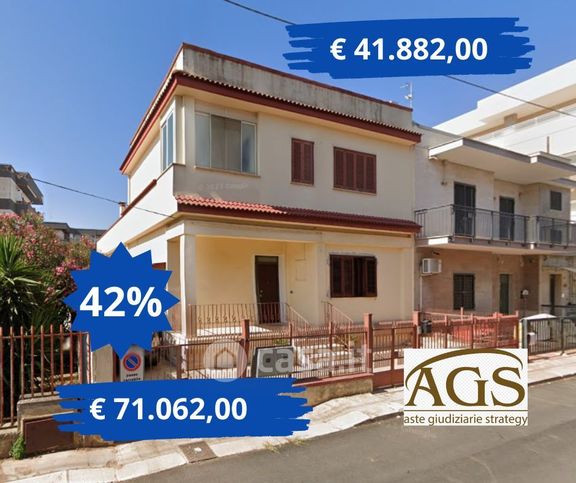 Appartamento in residenziale in Via Pascoli 21