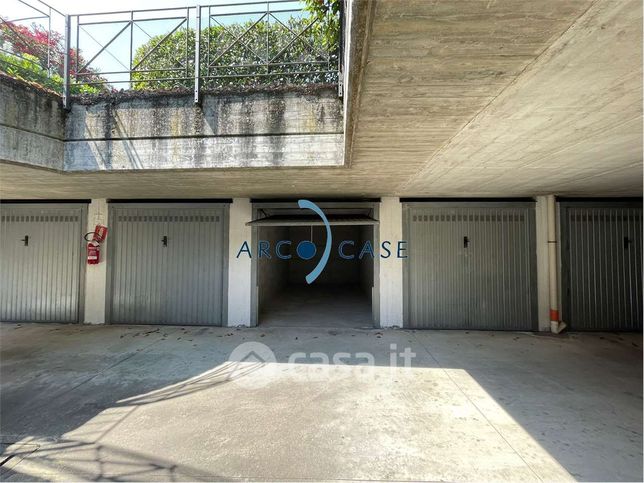 Box/posto auto in residenziale in Via Isonzo