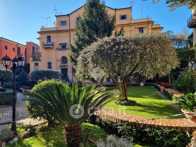 Appartamento in residenziale in Via dei Duchi di Castro 3