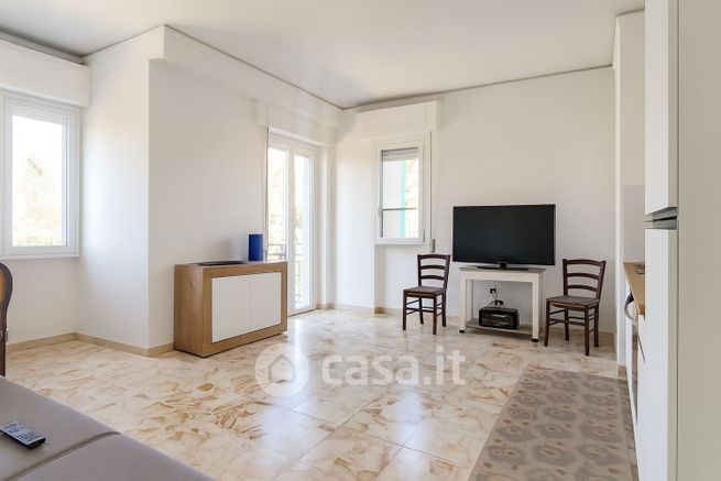 Appartamento in residenziale in Viale Teocrito 71