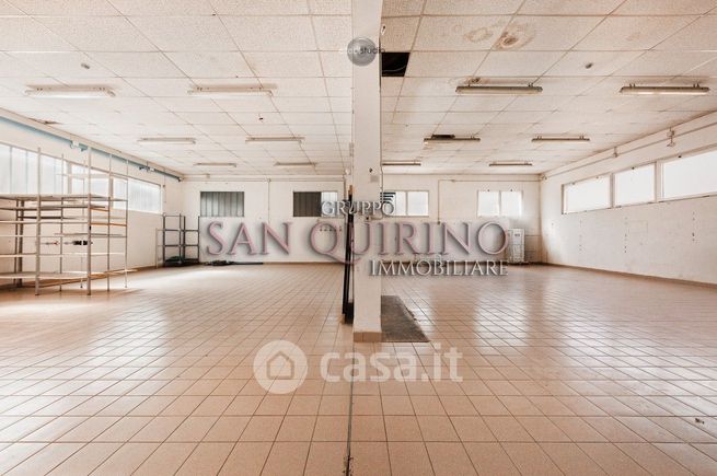 Capannone in commerciale in Via dei Mille 16