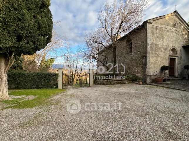 Rustico/casale in residenziale in Via di Scampata