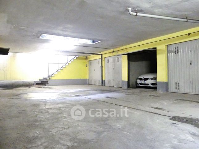 Box/posto auto in residenziale in Via Antonio Canova 43