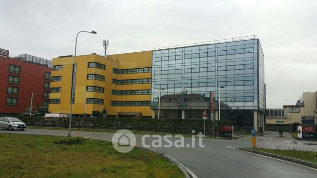 Ufficio in commerciale in Via Monza