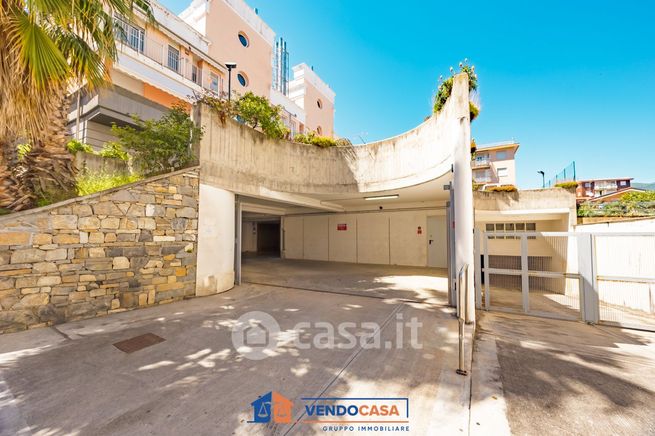 Box/posto auto in residenziale in Via Bent. Amilcare Nuvolone 1
