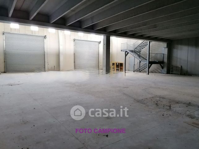 Capannone in commerciale in Via Roma 3