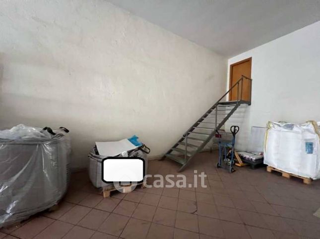 Box/posto auto in residenziale in Via A. Vochieri 8
